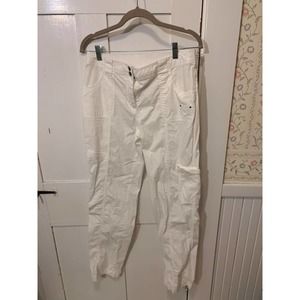 Chico's white cargo pants sz 6 (.5)